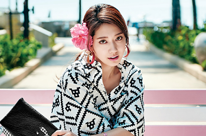 Park Shin Hye Pamer Paha Indah di Foto Latihan Balet