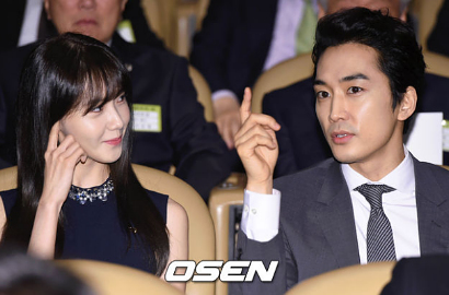 Taat Bayar Pajak, Song Seung Heon dan Yoona SNSD Terima Penghargaan