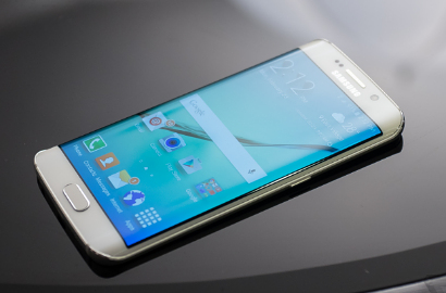 Layar Dual-Lengkung Samsung Galaxy S6 Edge Rentan Remuk?