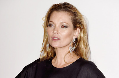 Tak Merasa Malu, Kate Moss Unggah Foto Telanjang di Instagram