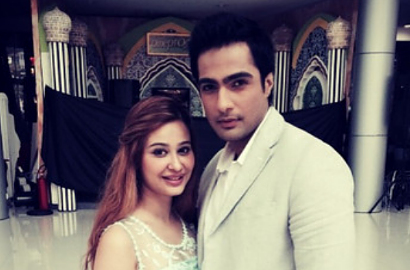 Neha Mehta dan Gautam Sharma 'Shakuntala' Nari Jaipong di 'Pesbukers'