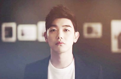 Eric Nam Galau di MV 'I'm Ok'