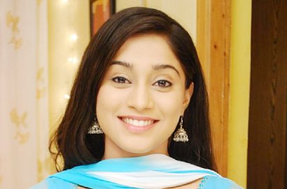 Soumya Seth 'Navya' Tak Masalah Punya Pacar Beda Agama