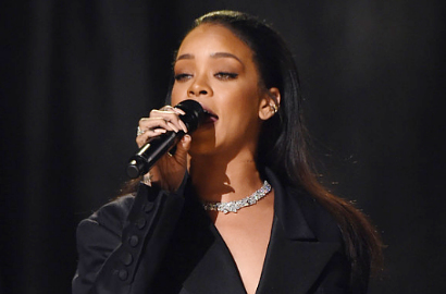 Rihanna Beri Bocoran Lagu Baru 'Higher'