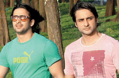 Shaheer Sheikh dan Rohit Bhardwaj Adu Pantat, Siapa yang Lebih Seksi?
