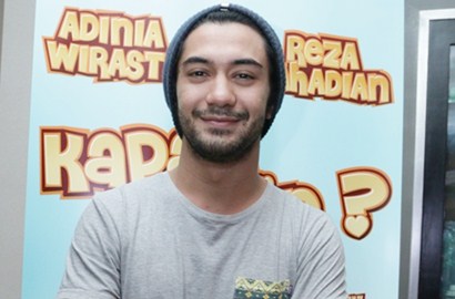 Reza Rahadian Rayakan Ultah di Depan Rumah HOS Tjokroaminoto