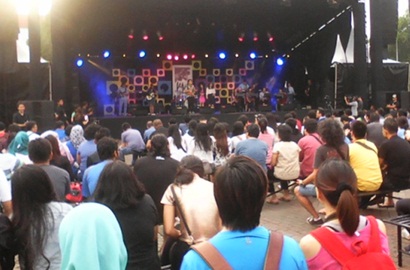Penonton Java Jazz 2015 Penasaran Lihat Aksi Menarik Para Musisi