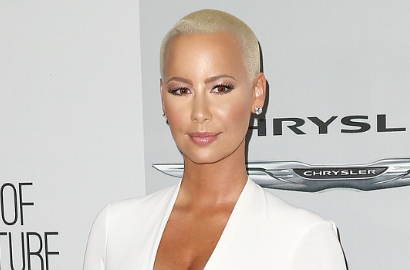 Ucapkan Selamat Malam, Amber Rose Selfie Tak Pakai Pakaian Dalam