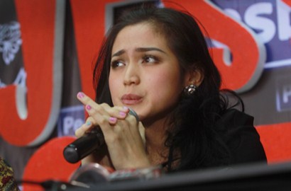 Jessica Iskandar Minta Maaf Karena Tutupi 'Aib' Ludwig Selama Ini