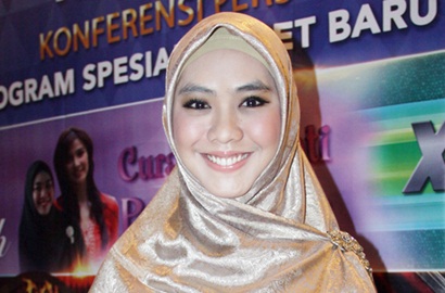 Oki Setiana Dewi Bagi Waktu untuk Jaga Anak
