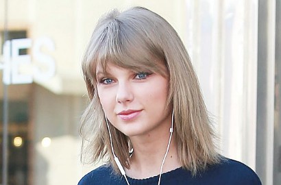 Taylor Swift Bantah Asuransikan Kakinya Rp 552 Miliar