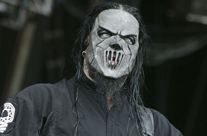 Gitaris Slipknot Luka Parah Ditusuk Adik Sendiri
