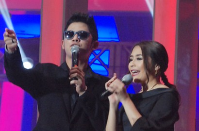 Aliando Bikin Lagu Khusus untuk Prilly Latuconsina