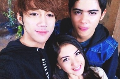 Jessica Mila Diejek Ganjen Gara-Gara Foto Selfie Bareng Aliando dan Dicky SMASH