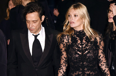 Kate Moss Tampil Glamor di Gala Dinner Alexander McQueen