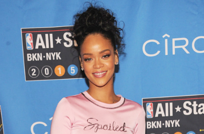 Selamat, Rihanna Jadi Wanita Berkulit Hitam Pertama sebagai Wajah Dior