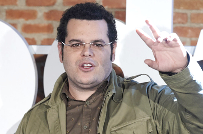Josh Gad Susul Emma Watson Bintangi Film 'Beauty and the Beast'