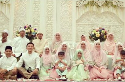 Intip Foto-Foto Imut Cucu Aa Gym dan Teh Ninih
