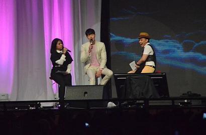 Kim Woo Bin Peluk Fans Indonesia yang Beruntung di Jumpa Fans
