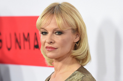 Klaim Dicekik Suami Saat Bercinta, Pamela Anderson Penjarakan Rick Salomon