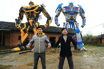 Petani di Tiongkok Ciptakan Robot Transformers dari Besi Tua