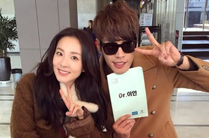 Kim Young Kwang Cuek, Dara Tampil Ceria di Poster 'Dr.Mo Clinic'