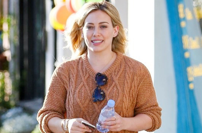 Hilary Duff Pamer Foto Seksi Usai Gugat Cerai Suami