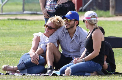 Intip Momen Mesra Britney Spears dan Pacar Lagi Asyik Pacaran