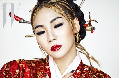Gaya Glamor CL 2NE1 Kenakan Hanbok di Majalah W