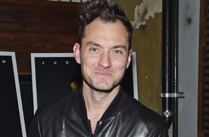 Selamat, Jude Law Resmi Jadi Ayah dari Anak Kelimanya