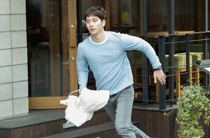 Intip Tampannya Chansung 2PM Syuting Film Jepang 'Wasureyuki'