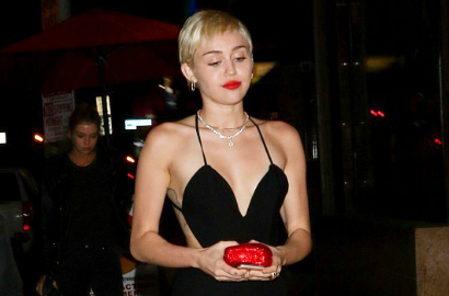 Bukti Miley Cyrus dan Gadis 'Selingkuhan' Patrick Schwarzenegger Berteman
