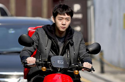 Intip Yoochun JYJ Kendarai Matic Saat Syuting 'Girl Who See Smells'