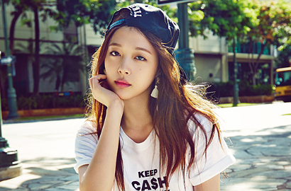 Masih Hiatus, Sulli f(x) Lakukan Pemotretan dengan High Cut