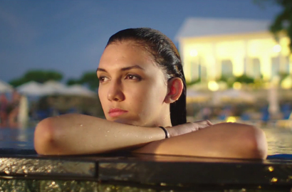 Seksinya Alexa Key Pakai Bikini di Teaser 'Romeo dan Rinjani'