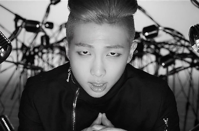 Rap Monster BTS Pamer Rap di MV Solo 'Do You'