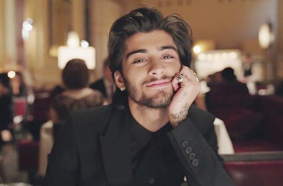 Zayn Malik Hanya Habiskan '2 Menit' Foto Bareng Gadis Pirang