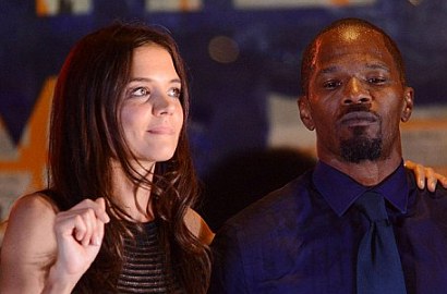 Jamie Foxx Menampik Dirinya Sudah Pacaran Setahun dengan Katie Holmes