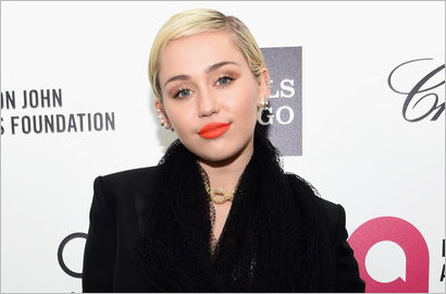 Pacar Digosipkan Selingkuh, Miley Cyrus Malah Pamer Pantat