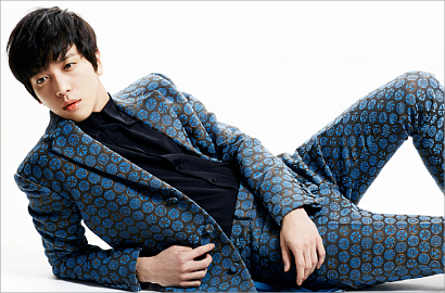 Yong Hwa Pukau Fans Hongkong di Konser Solo 'One Fine Day'
