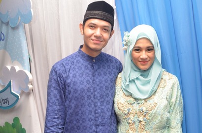 Dude Herlino dan Alyssa Soebandono Gelar Akikahan Anak