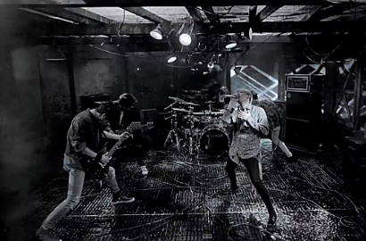 Comeback, F.T. Island Nge-Rock Abis di MV 'Pray'