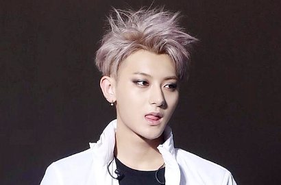 Lagi, Netter Heboh Foto Tao EXO Merokok di Jalan