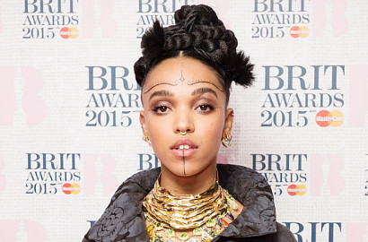 FKA Twigs Hamil Anak Robert Pattinson di Video Musik Baru?