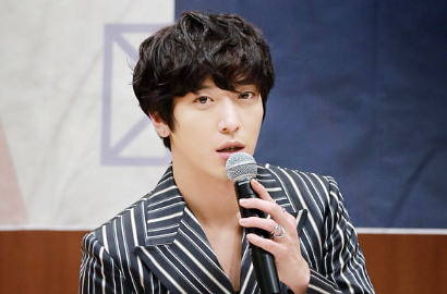 Selamat, Yong Hwa CN Blue Rebut 2 Piala Hong Kong Weibo Star 2015