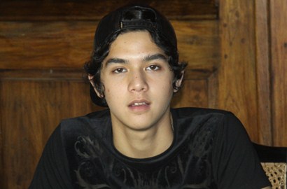 Fans Panik Lihat Al Ghazali Pajang Foto Pakai Alat Bantu Pernafasan