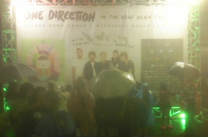 Jelang Konser One Direction di GBK, Penonton Ada yang Pingsan