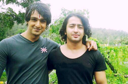 Mesranya Bromance Shaheer Sheikh dan Saurabh Raj Jain Saling Kirim Doa