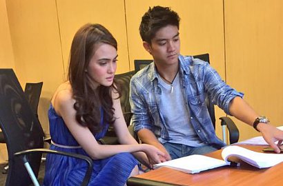Boy William dan Shandy Aulia Lakoni Adegan Ciuman di Film 'Tarot'