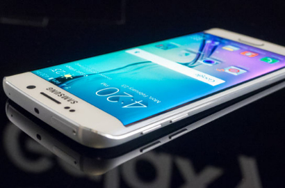 Ingin Dongkrak Penjualan, Samsung Berburu Layar Galaxy S6 Edge